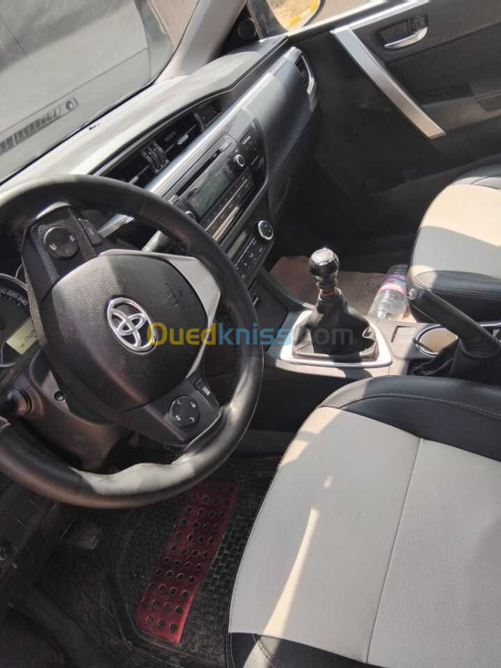 Toyota Nouvelle Corolla 2015 Premium CVT