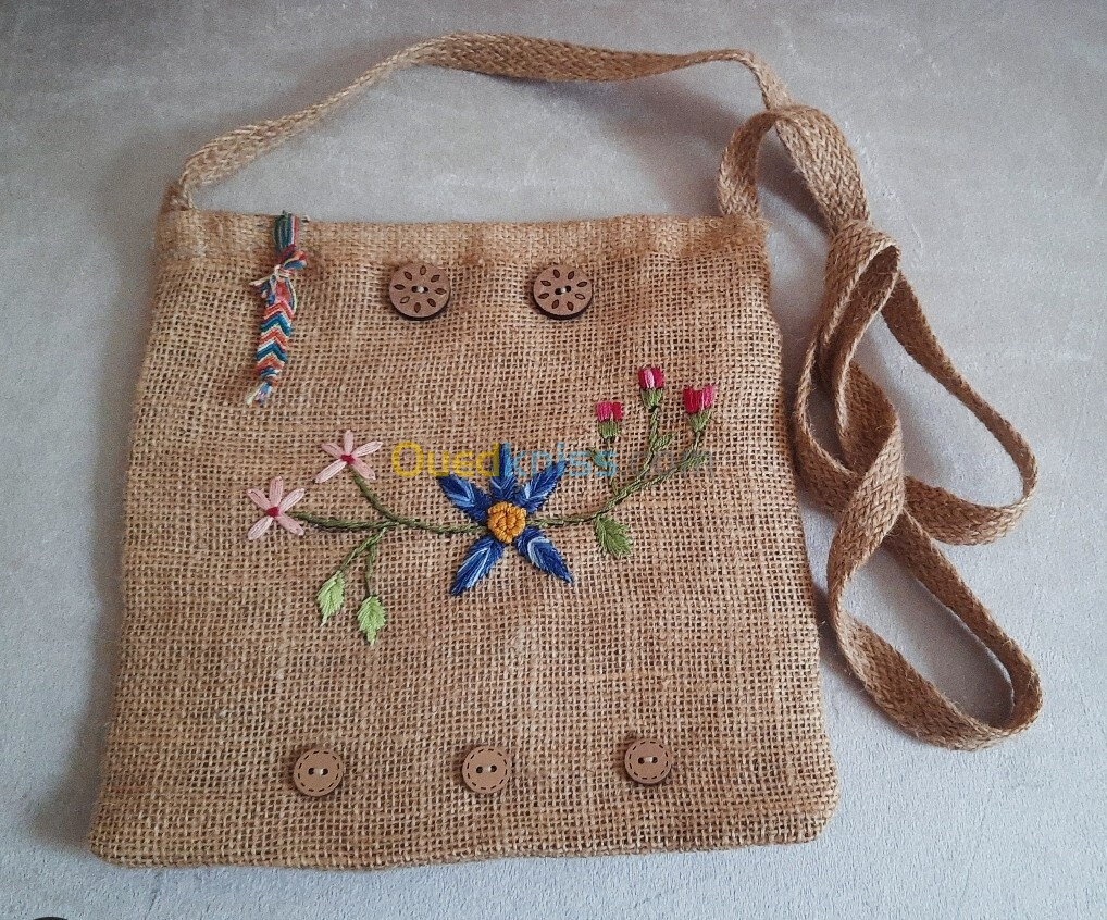 Sac original en broderie à mains