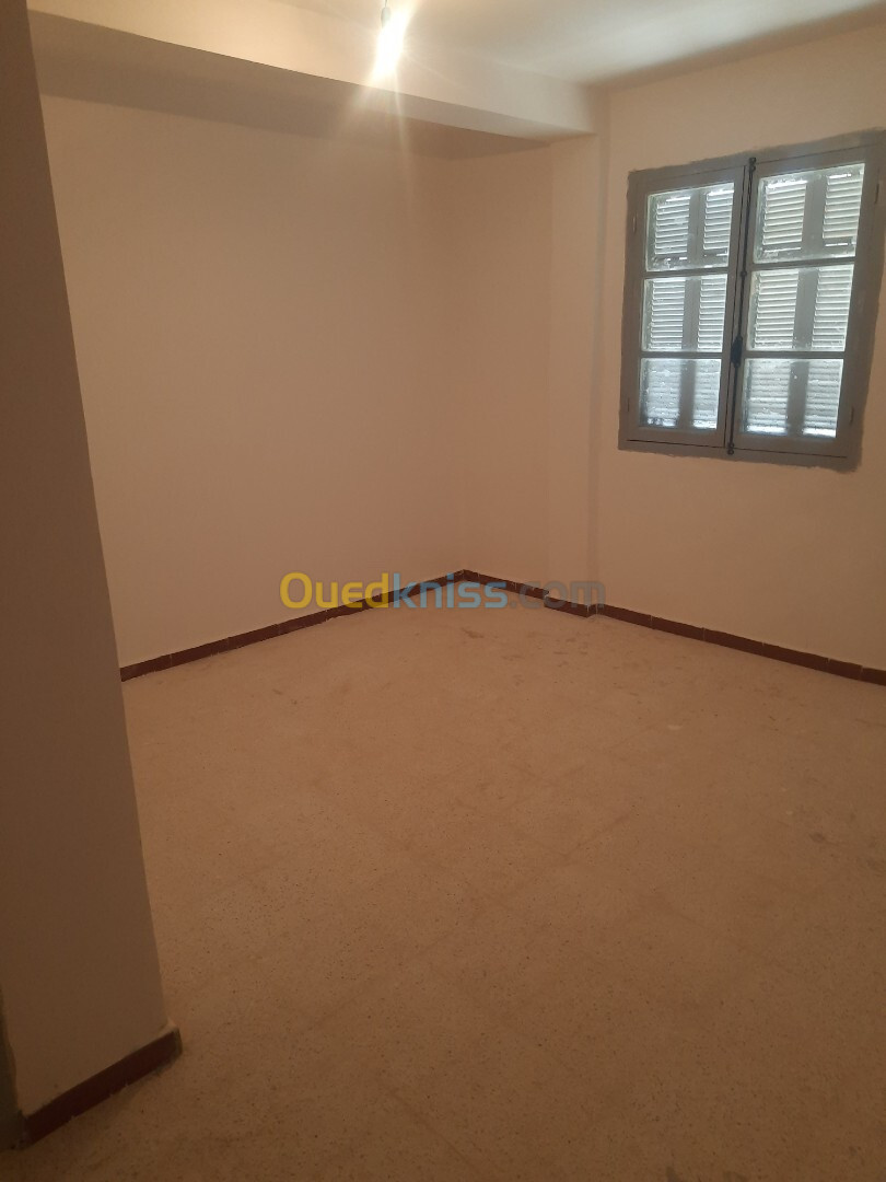 Location Appartement F4 Jijel Jijel