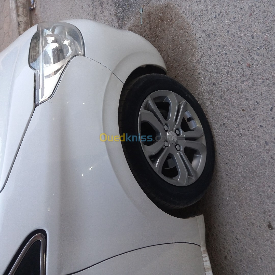 Peugeot 208 2015 208