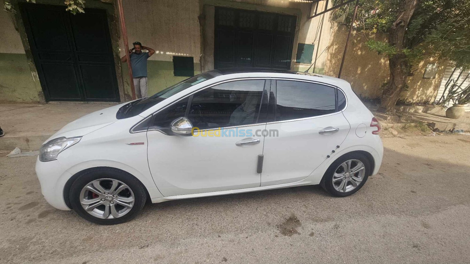 Peugeot 208 2015 Allure Facelift