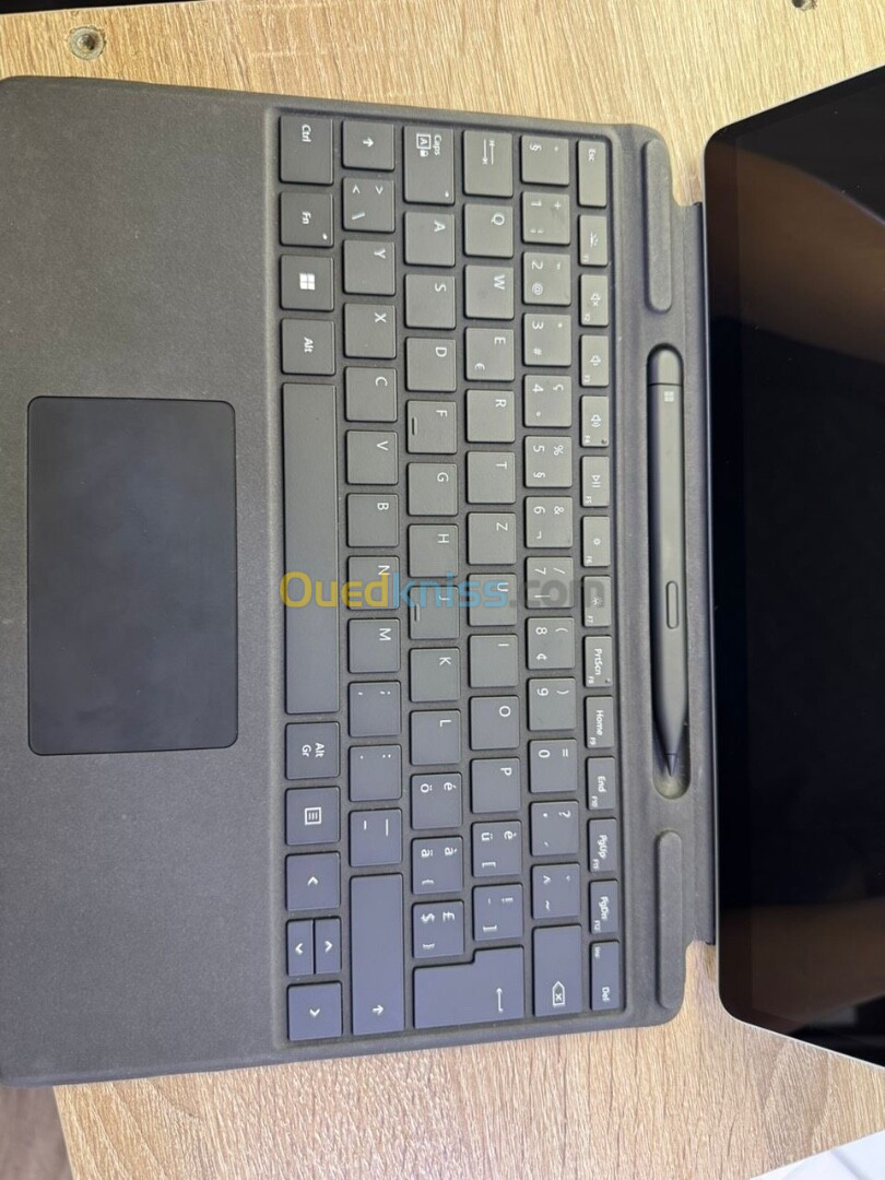 Surface pro 8 i5-1145G7 8gb 256ssd avec clavier et stylet 