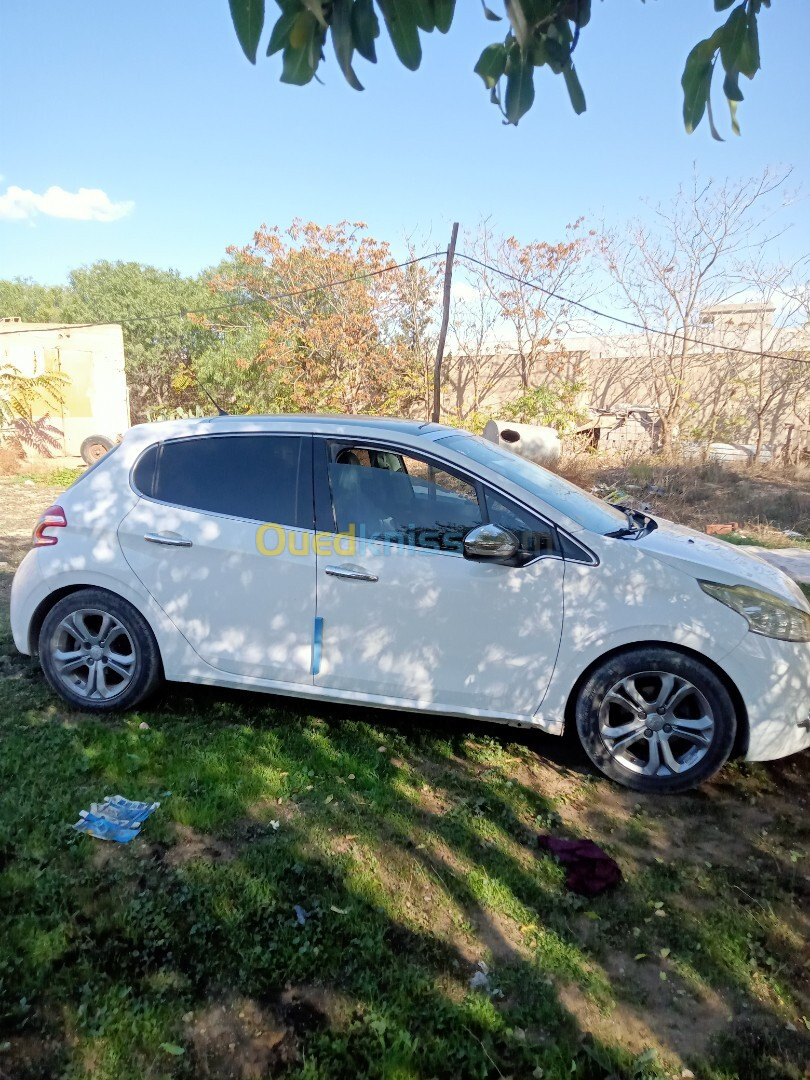 Peugeot 208 2015 Allure