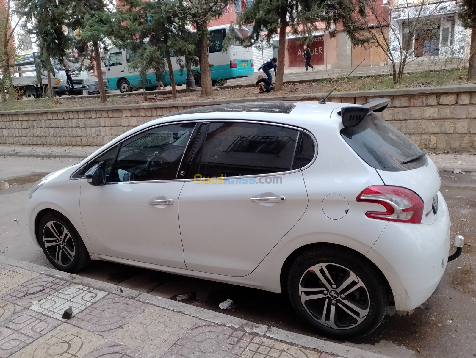 Peugeot 208 2015 