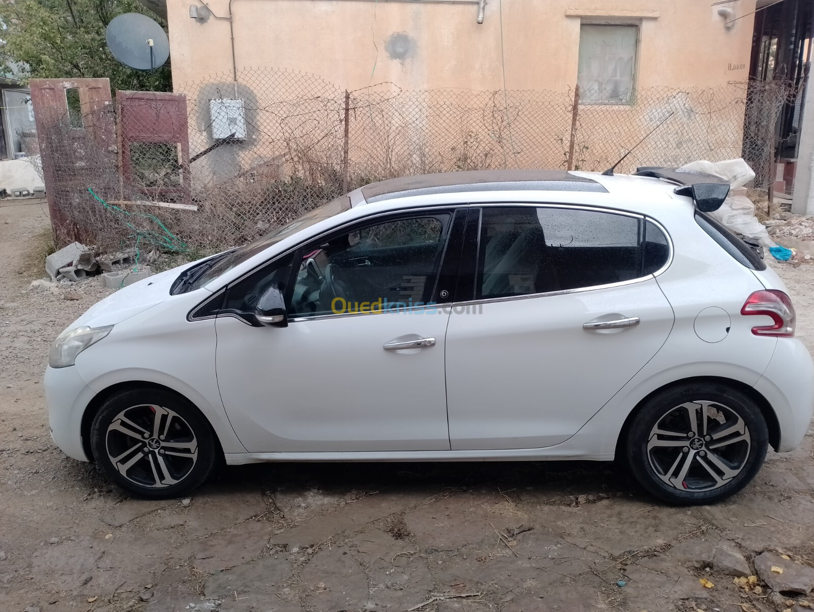 Peugeot 208 2015 