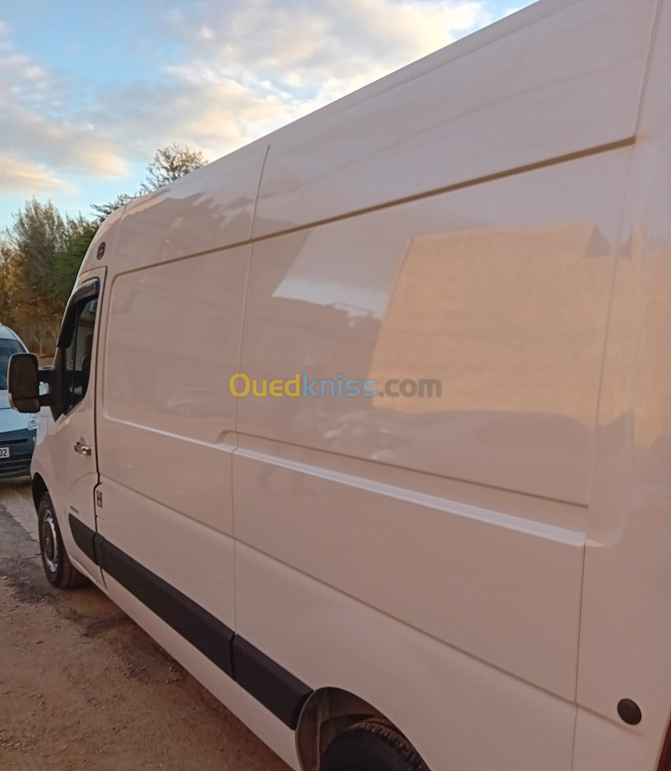 Renault Master 2 panneau 2024