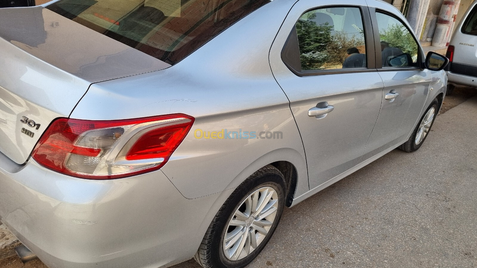 Peugeot 301 2013 Active plus