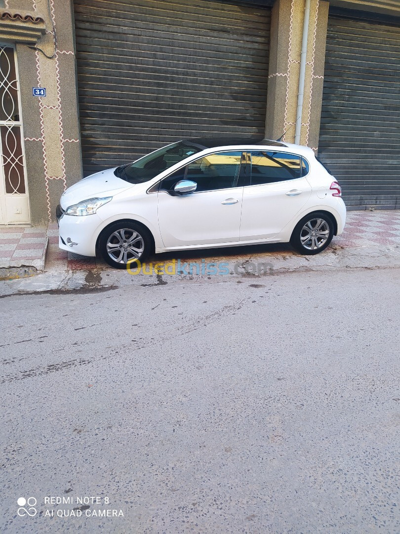 Peugeot 208 2015 Allure