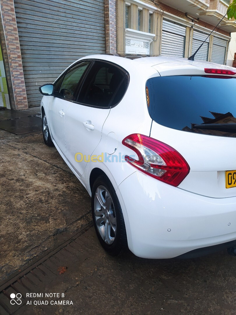 Peugeot 208 2015 Allure