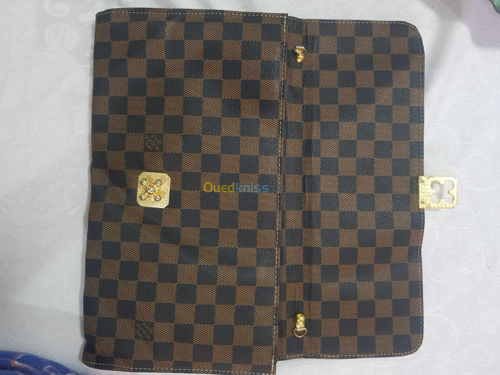 صاك من جلد ماركة louis vuitton   34cm/20cm 