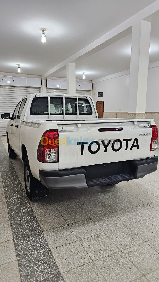 Toyota Hilux 2024 سلوقيه بدفلوك