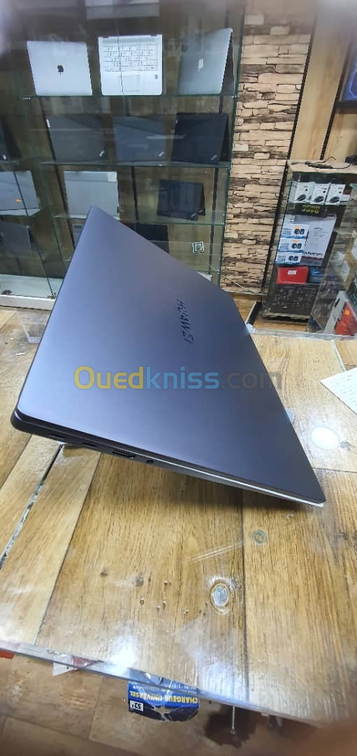 HUAWEI MATEBOOK D16