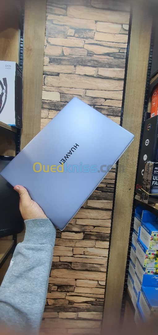 HUAWEI MATEBOOK D16