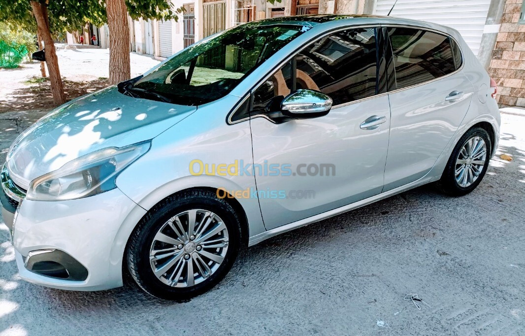 Peugeot 208 2015 Allure Facelift