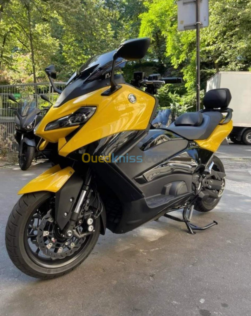 Yamaha Tmax 2022