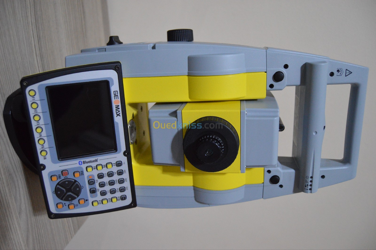   Leica Station total Geomax Zoom70 R1000 1" Robotic 