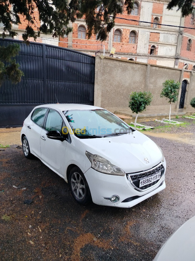 Peugeot 208 2015 Silver Line