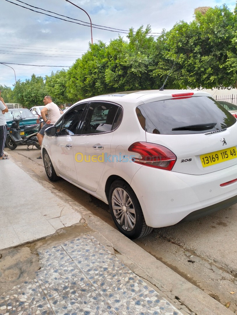 Peugeot 208 2015 Allure