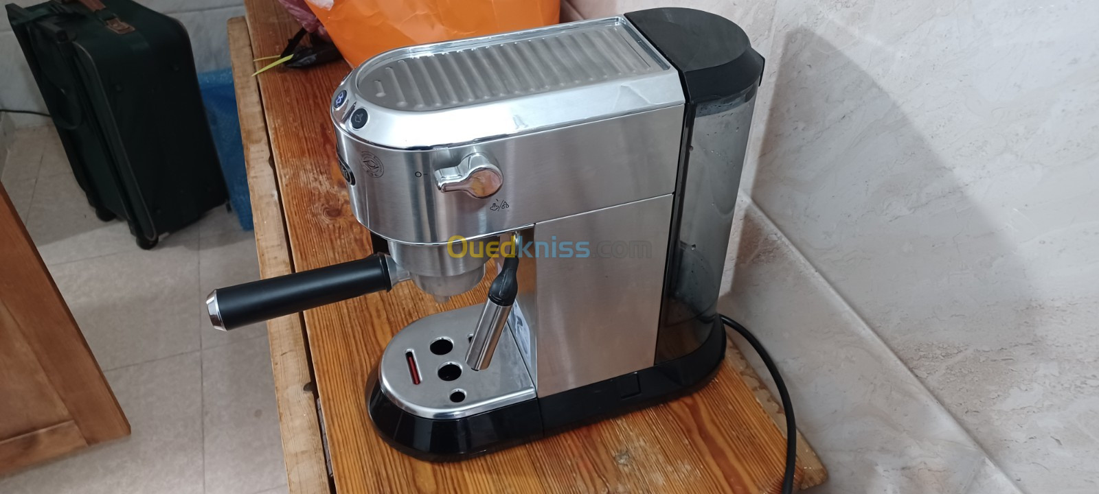 DE'LONGHI Machine expresso De'Longhi Dedica EC695.M