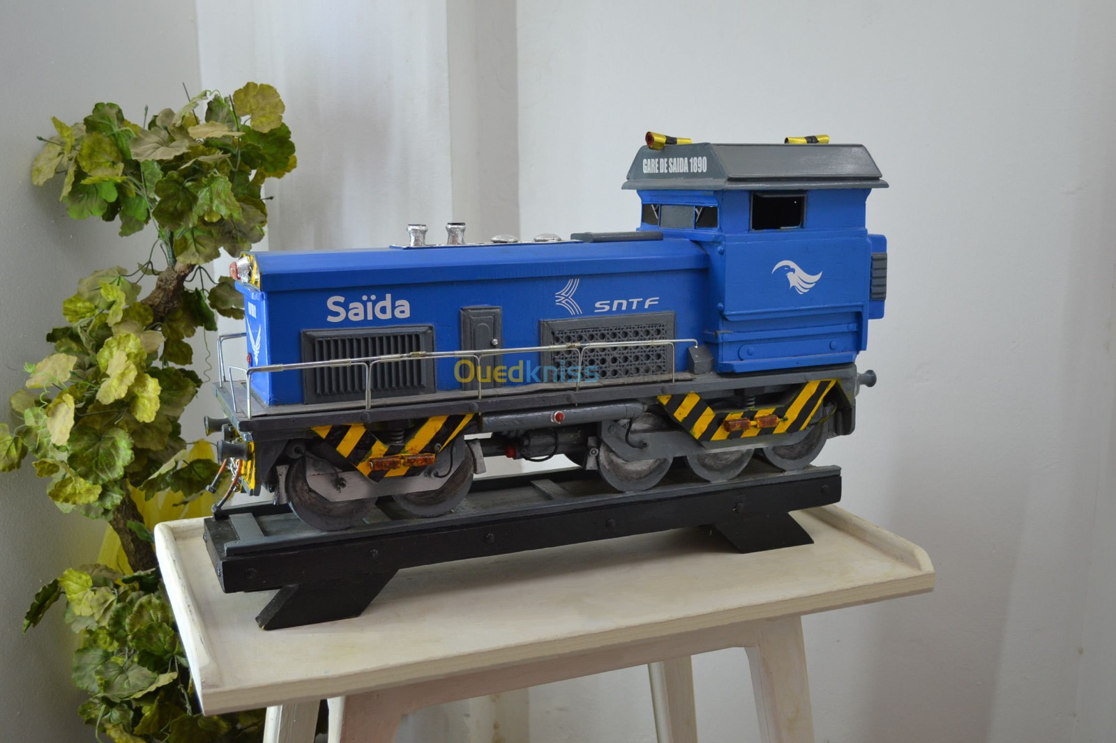 Maquette de Locomotive Diesel 3e Gen Modèle réduit en bois, échelle 1:16