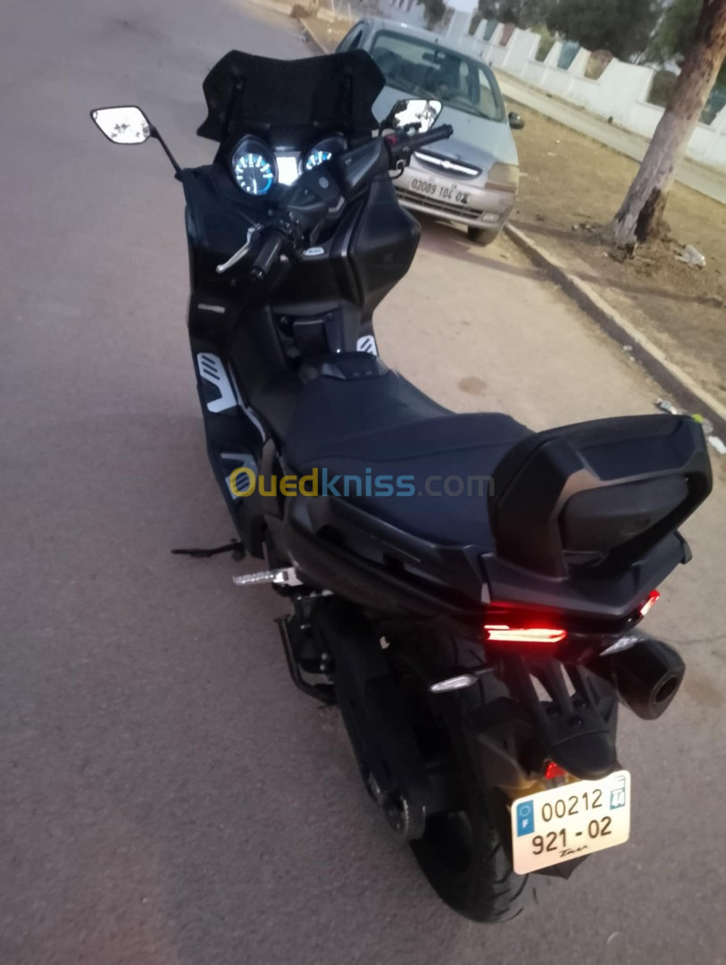 Yamaha Tmax 2021