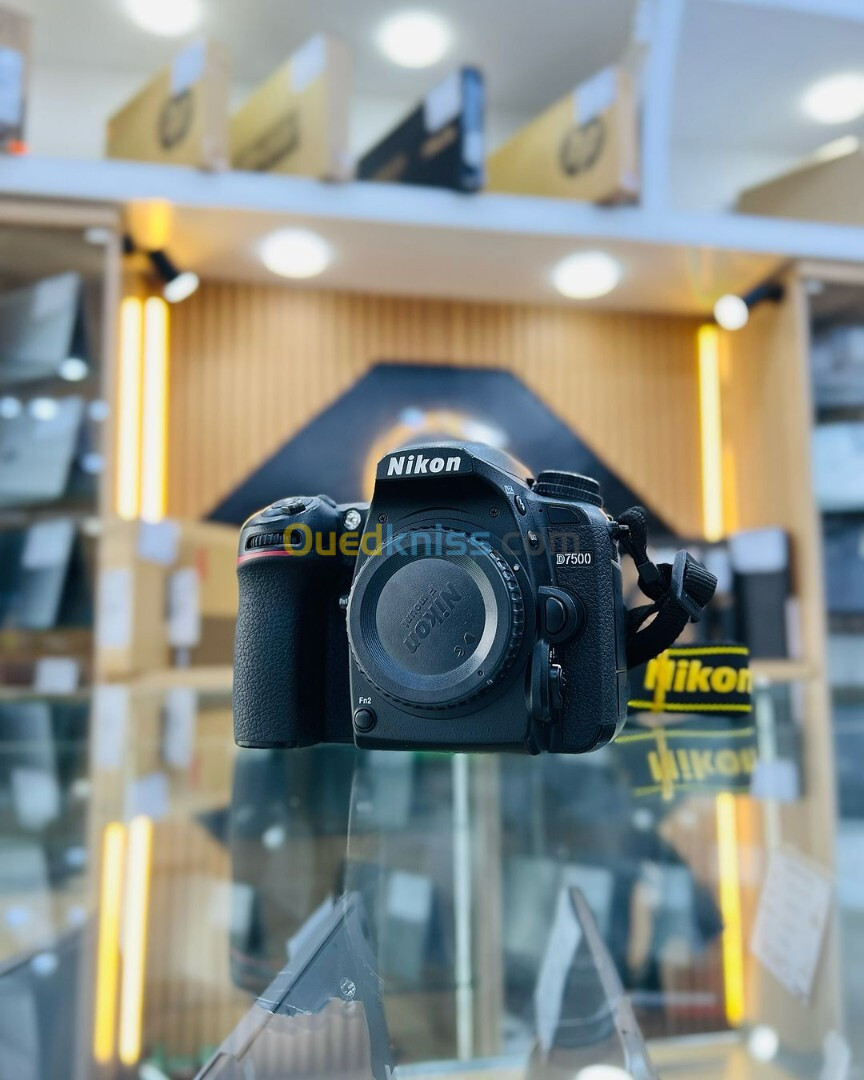 Nikon D7500 boitier nu en excellent état avec batterie et chargeur  Click : 10k