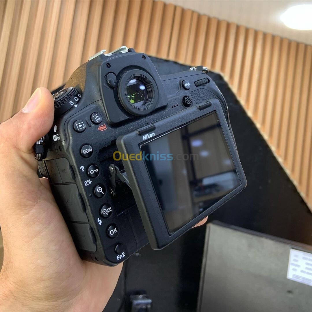 Nikon D850 boitier nu en excellent état avec batterie et chargeur  Click : 2k