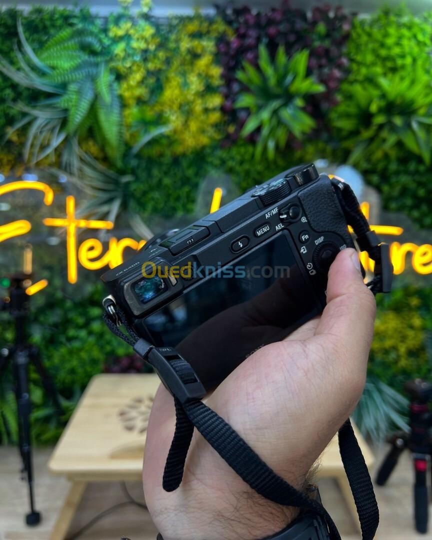 Sony A6400 avec 16-50mm kitlens en excellent état batterie et chargeur  Click : 10k