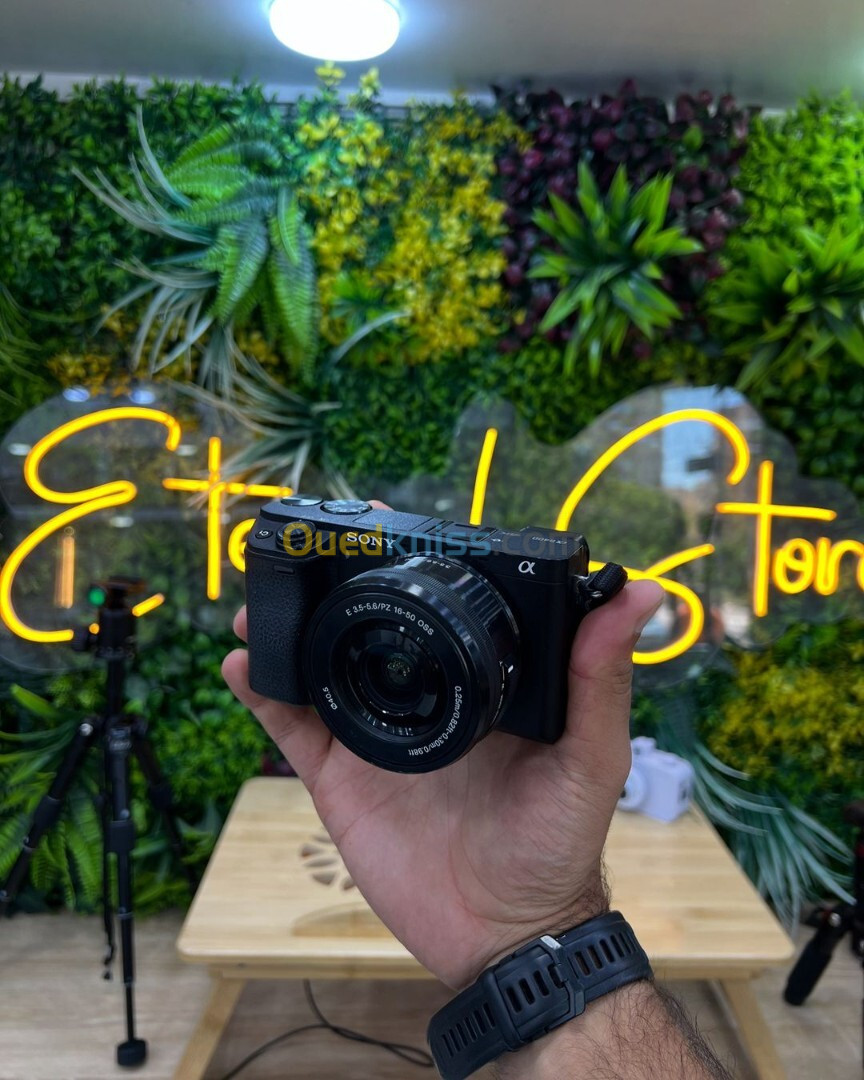 Sony A6000 avec 16-50 kitlens en excellent état batterie et chargeur  Click : 10k