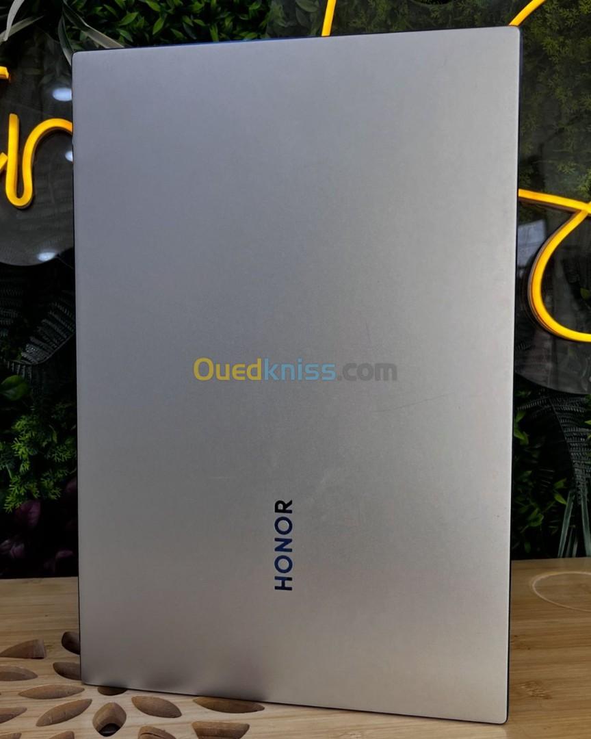 HONOR NOTEBOOK  AMD RYZEN5 8/256GB Amd Vega 8