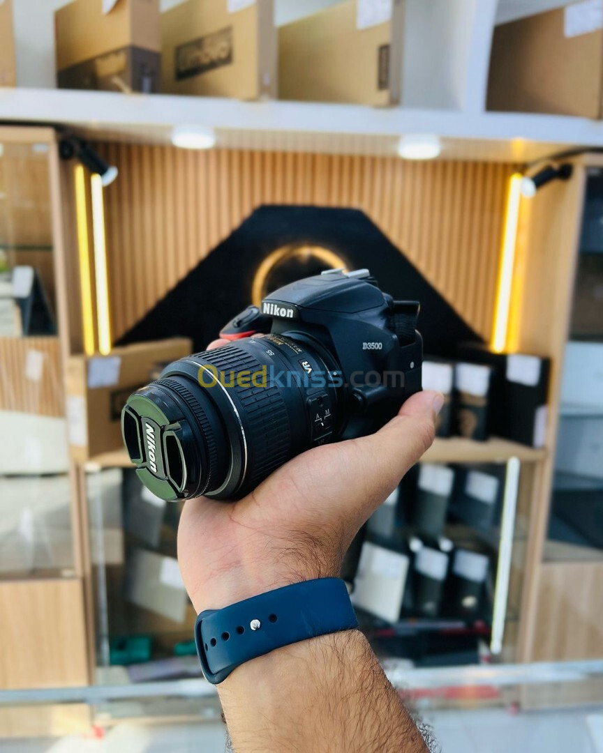 Nikon D3500 avec 18-55mm en excellent état batterie et chargeur  Click : 24k