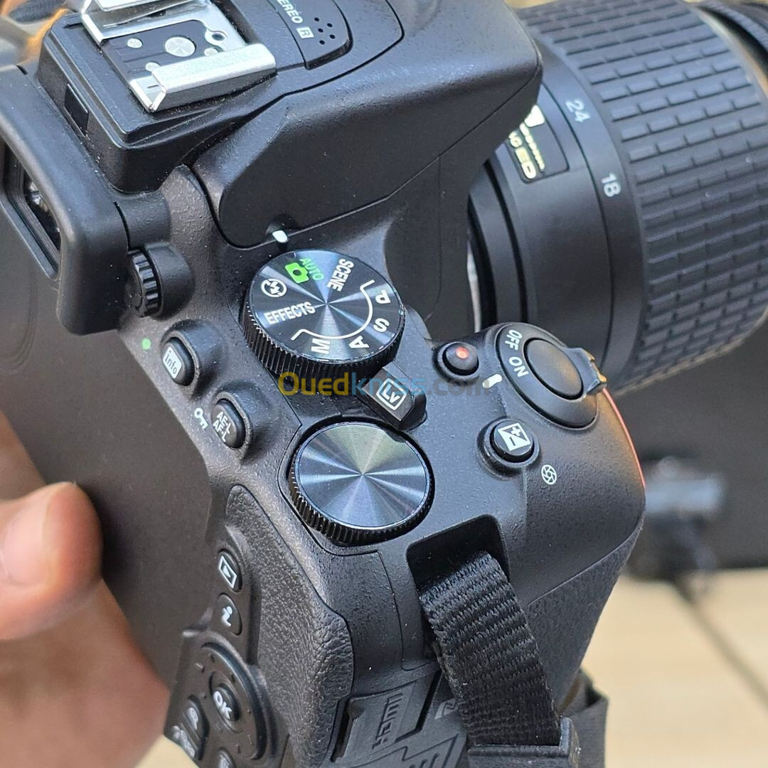 Nikon D5600 avec objectif 18-55 excellent état avec batterie et chargeur  Click : 7k