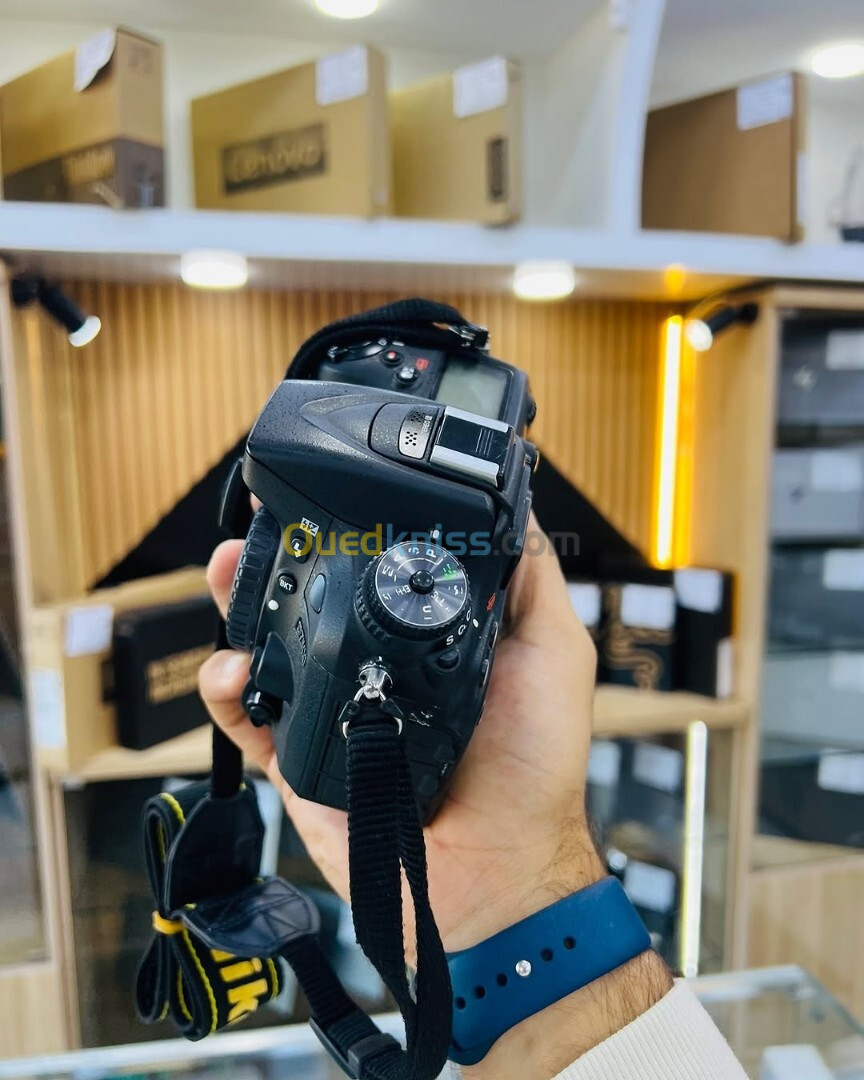 Nikon D7100 boitier nu en excellent état avec batterie et chargeur  Click : 29k