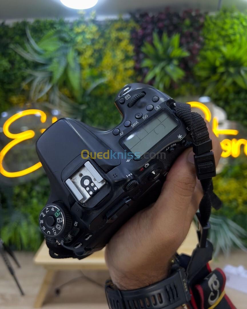 Canon 70D boitier nu en excellent état avec batterie et chargeur  Click : 31k