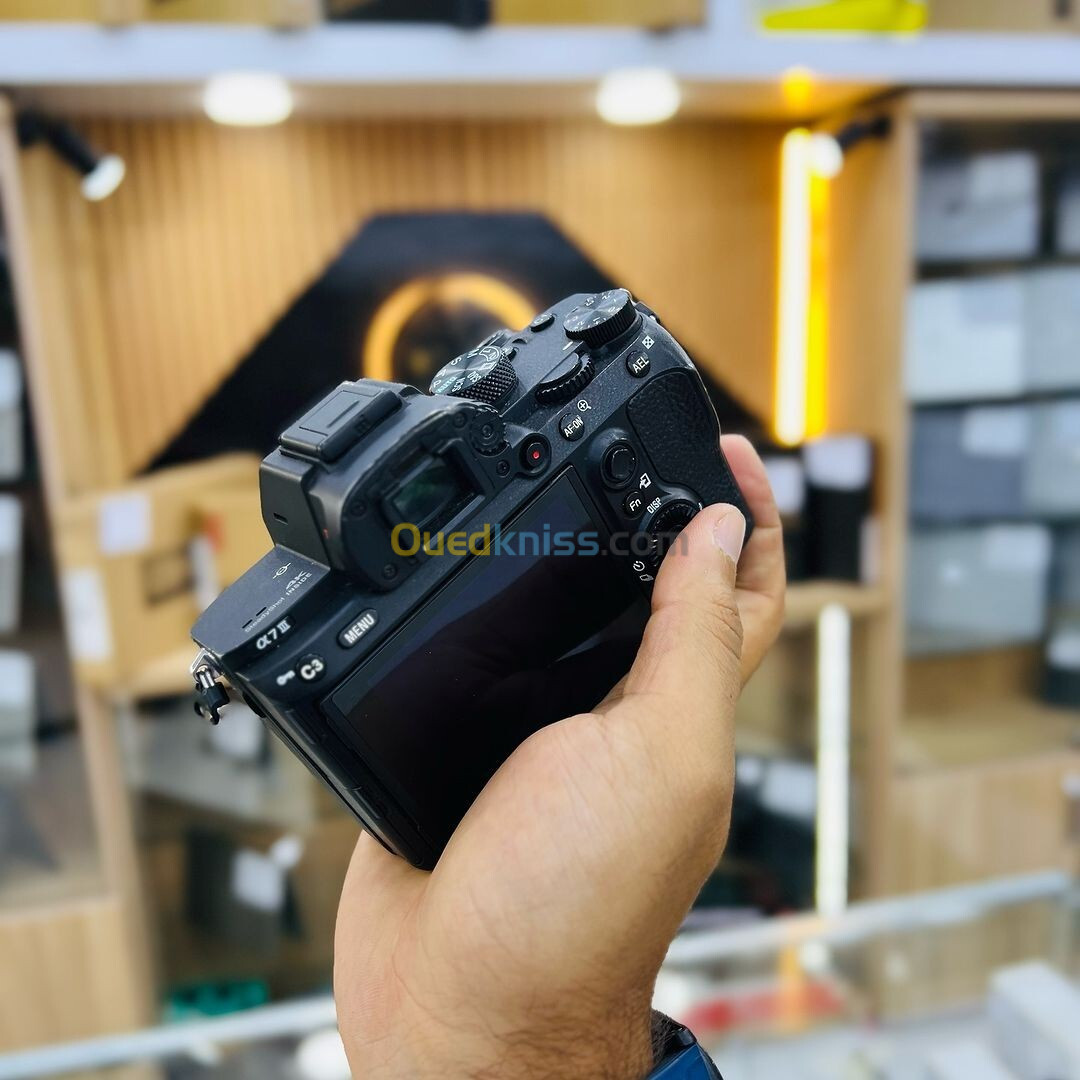 Sony A7 III boitier nu en excellent état avec batterie et chargeur  Click : 30k