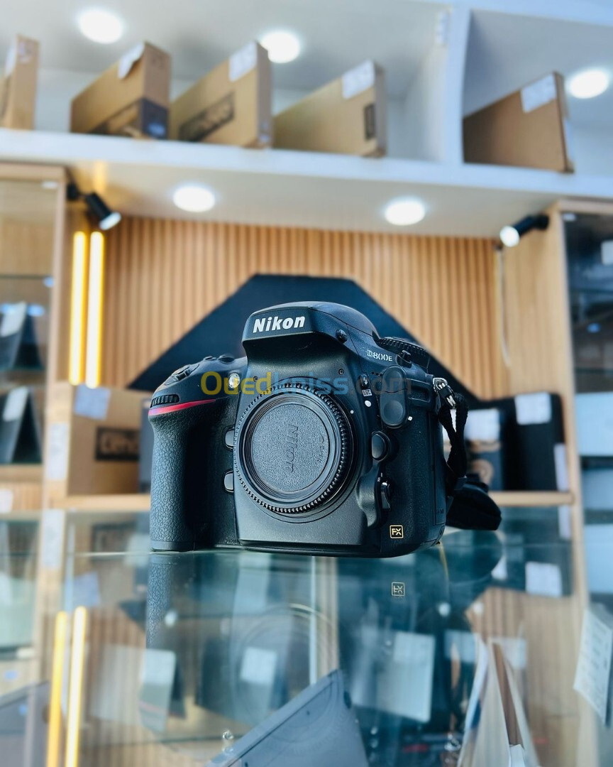 Nikon D800E boitier nu en excellent état avec batterie et chargeur  Click : 56k