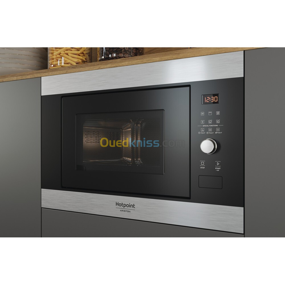 Micro ondes encastrable ariston 25 litres avec grille Inox