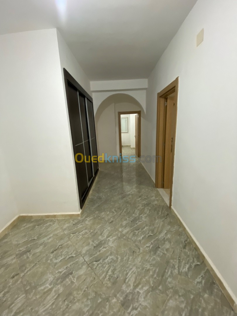 Location Appartement F4 Alger Ain benian