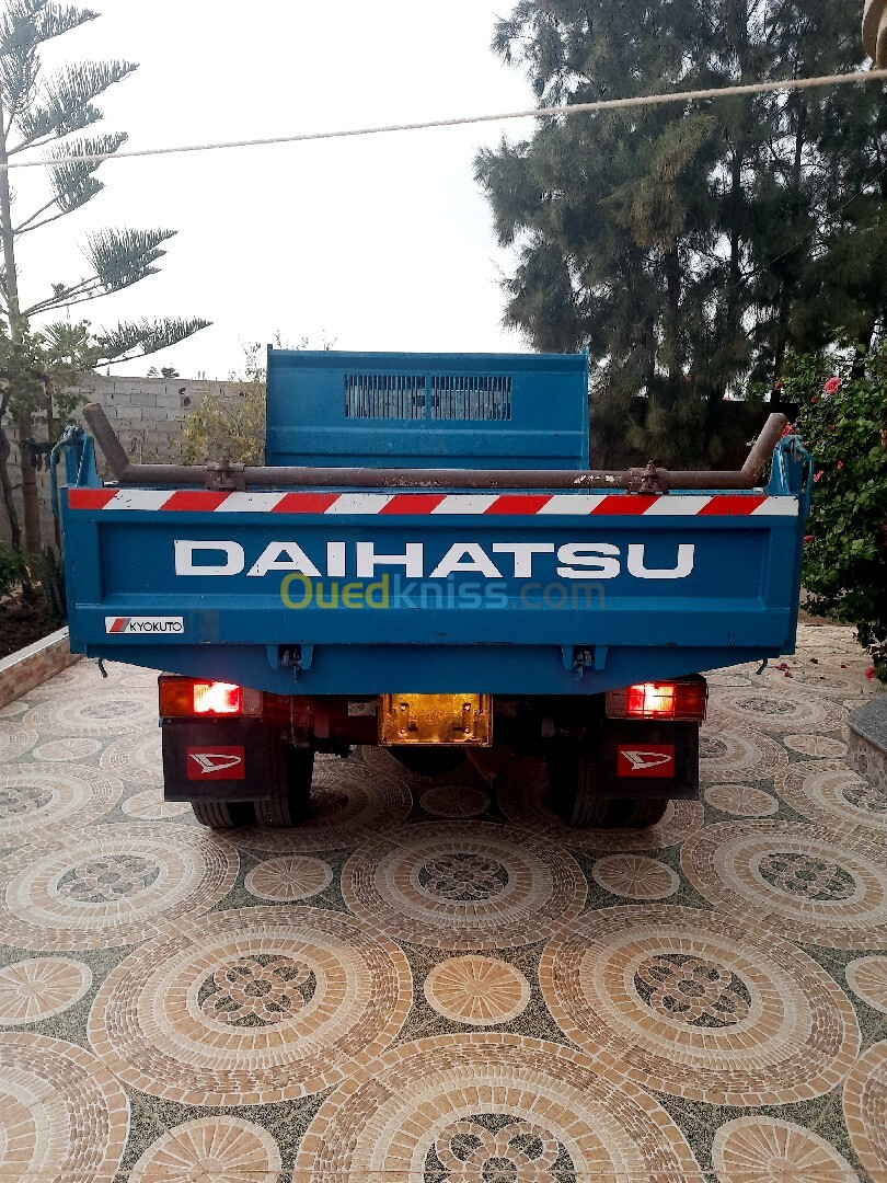 Daihatsu Delta abene 2008