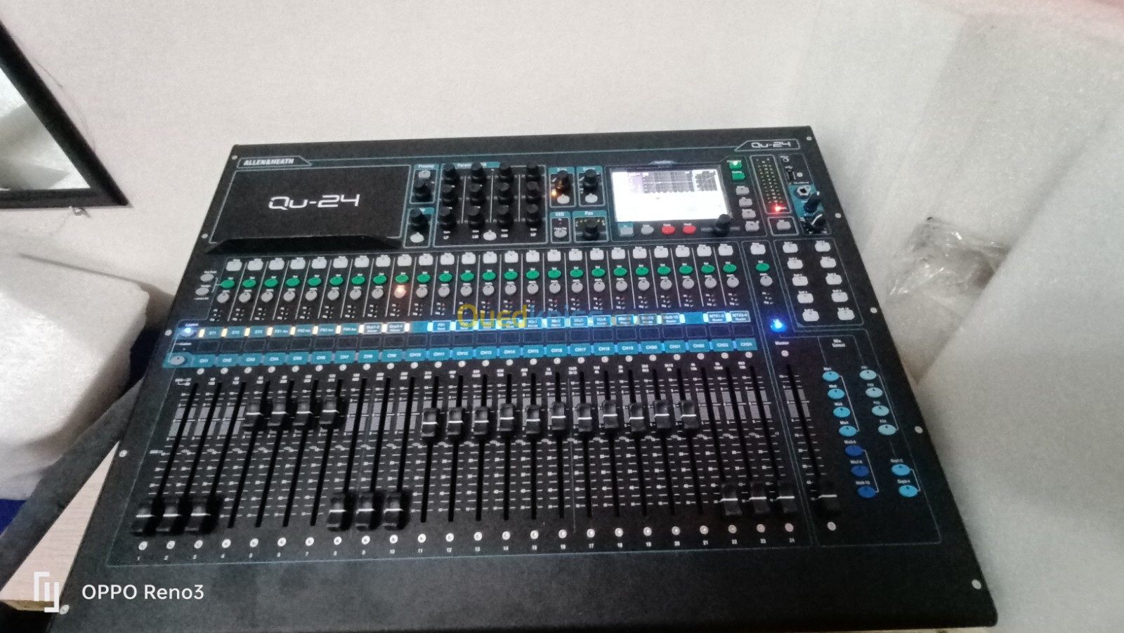 Table mixage  Allen & heath 30 in /24 out Digital mixer 