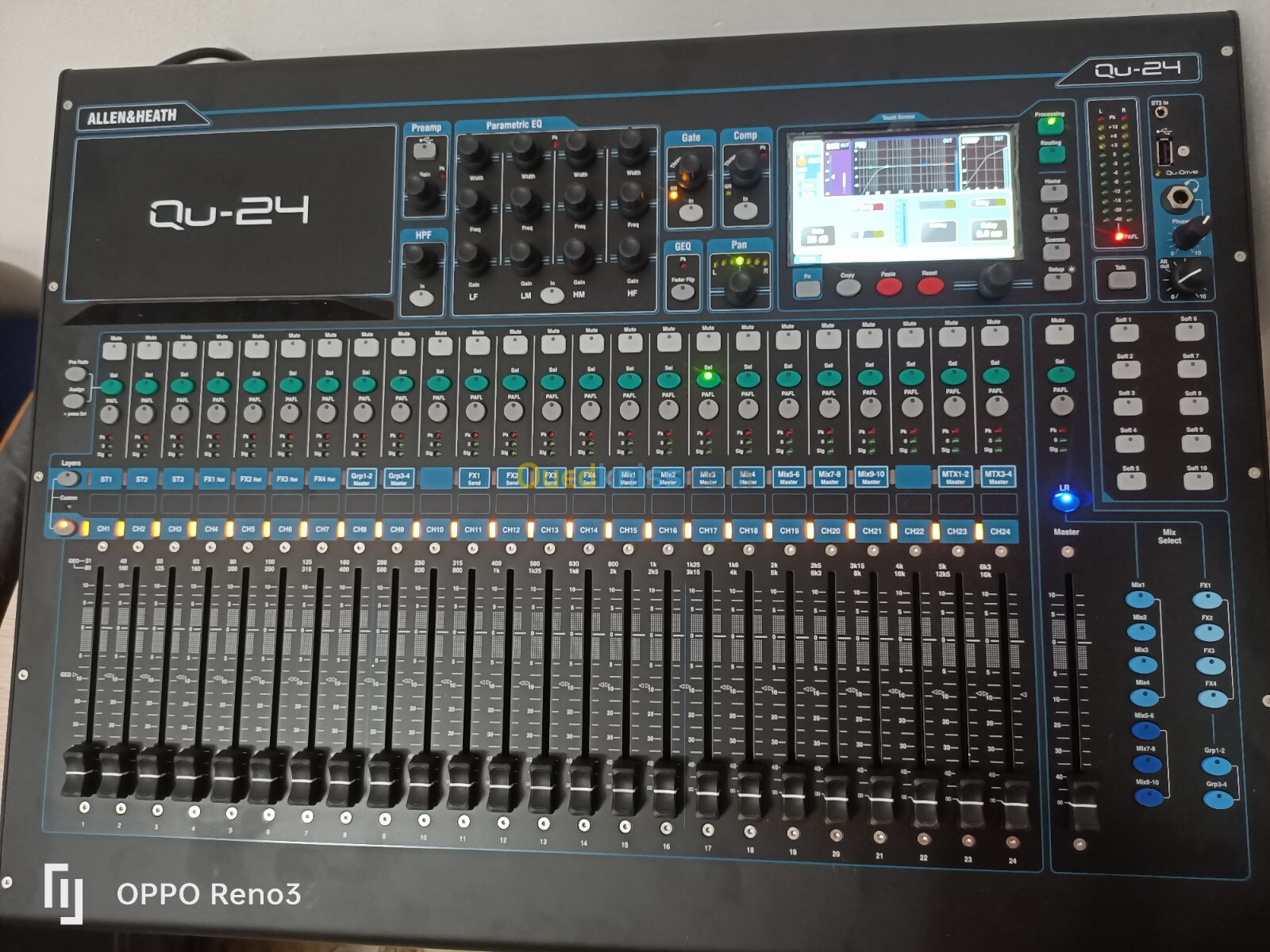 Table mixage  Allen & heath 30 in /24 out Digital mixer 