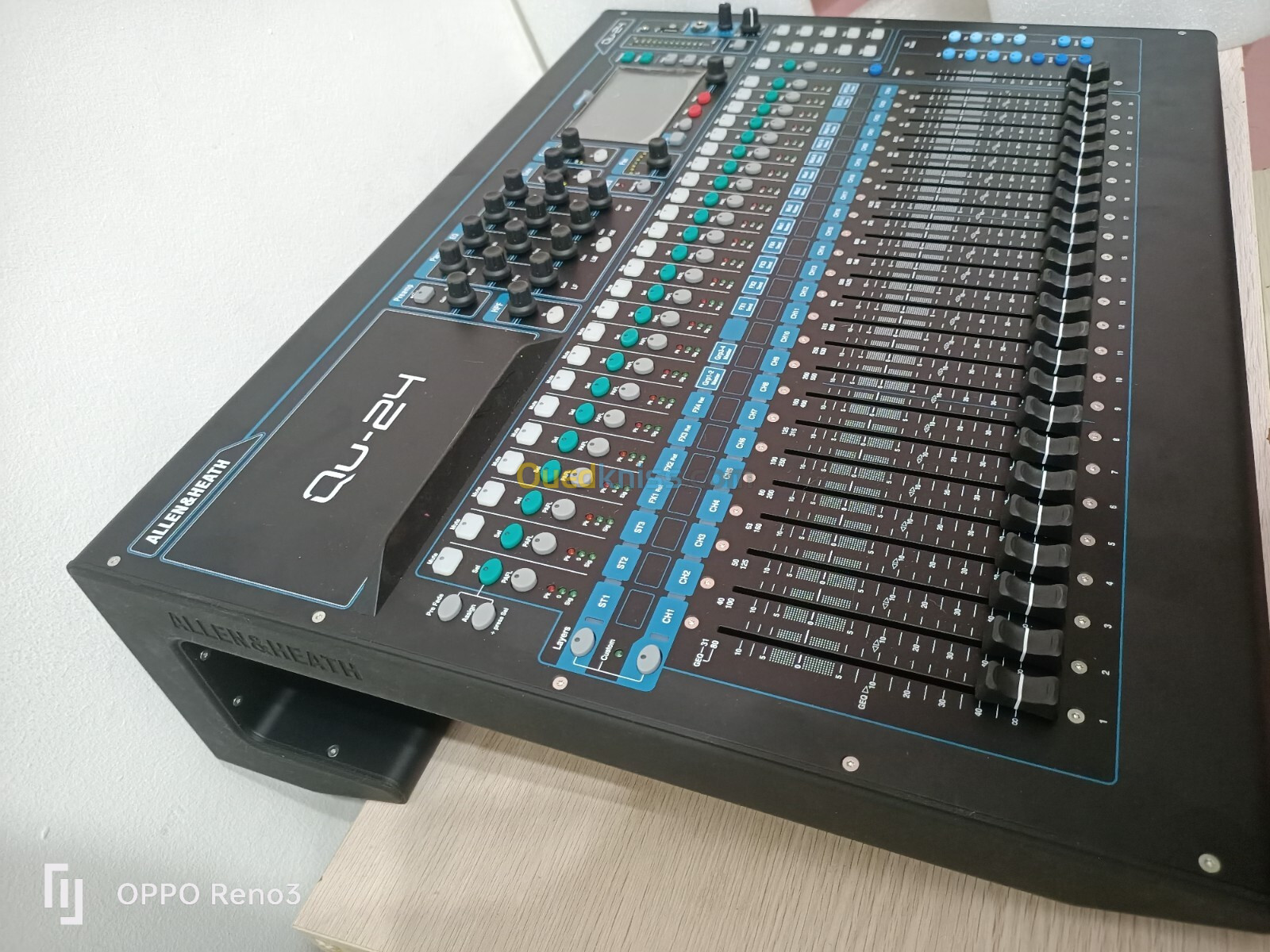 Table mixage  Allen & heath 30 in /24 out Digital mixer 