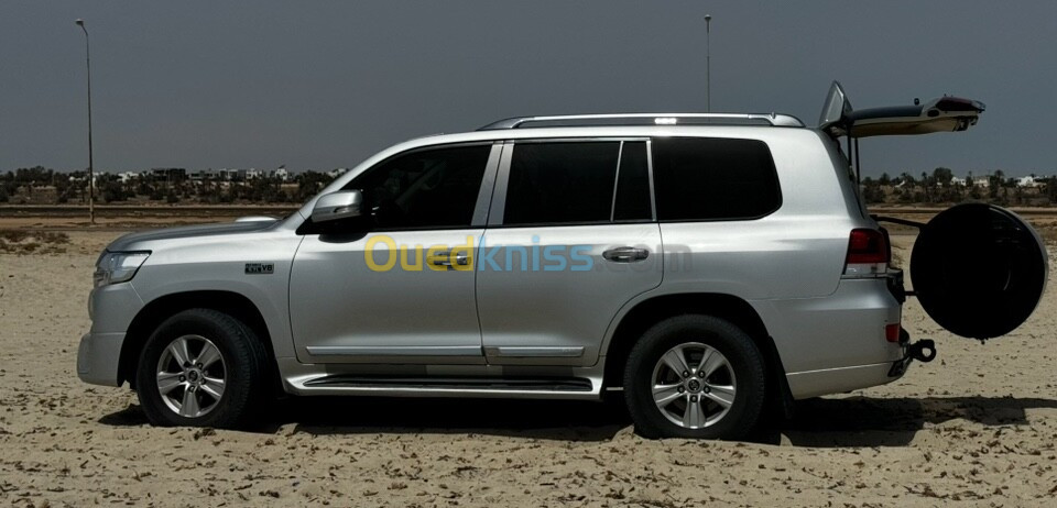 Toyota Land Cruiser 2016 Top