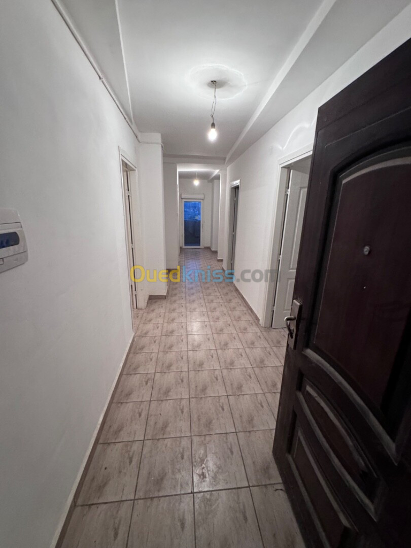 Location Appartement F4 Annaba Annaba