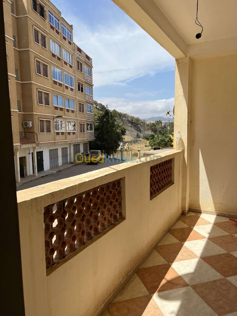 Location Appartement F4 Chlef Tenes