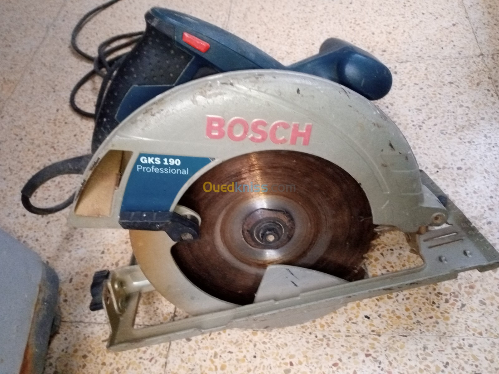 Machine à couper le bois  bosch