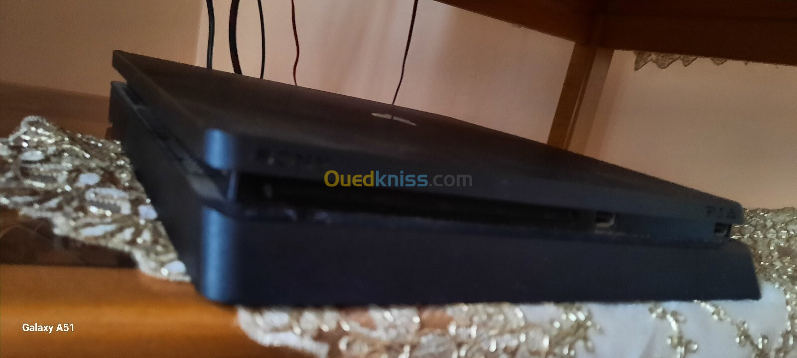 Ps4 slim 500g avec deux manettes originaux Numéro de téléphone 