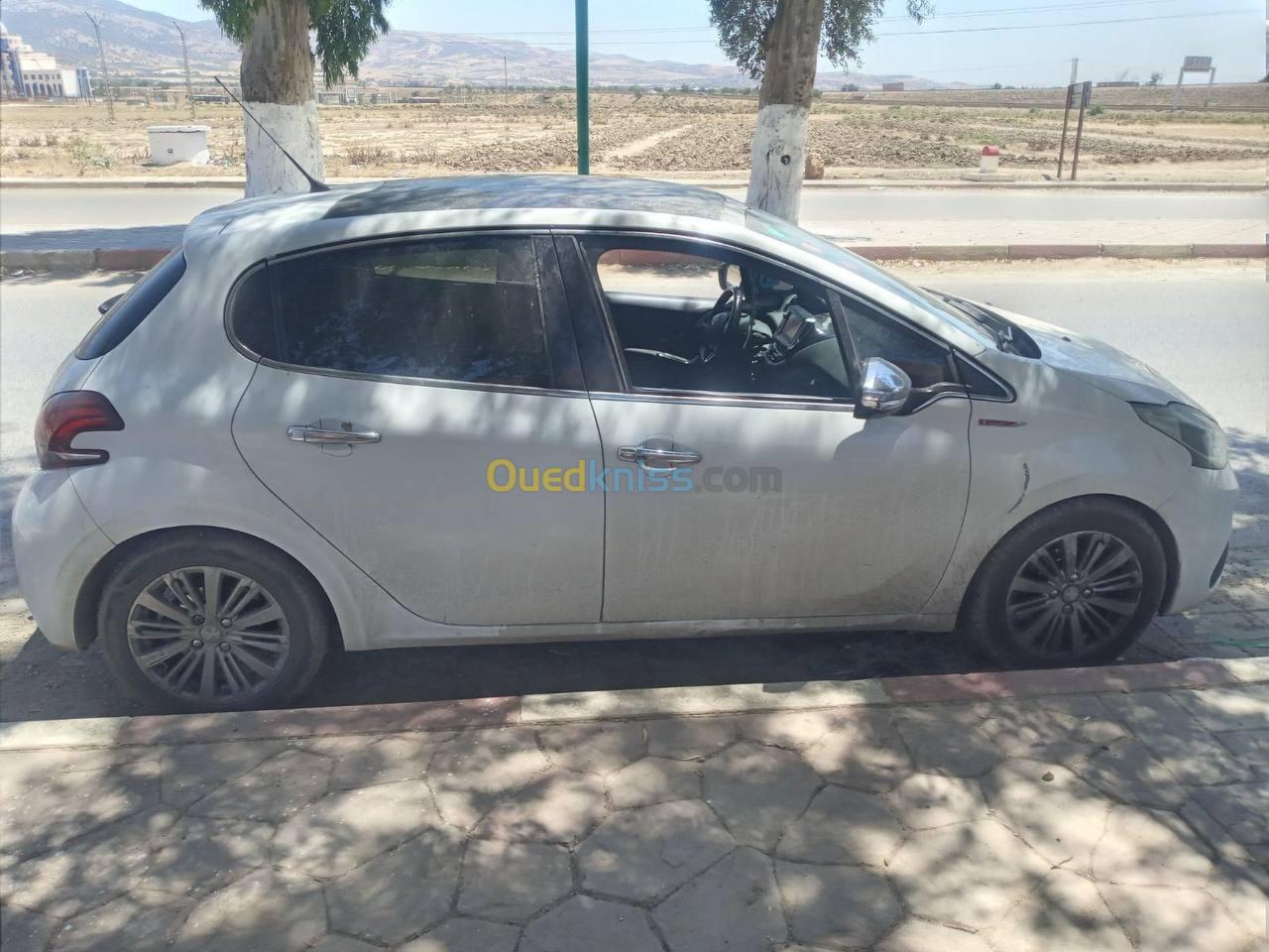 Peugeot 208 2015 Allure Facelift