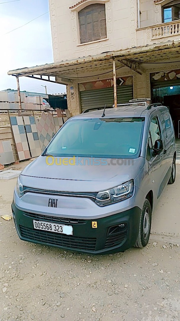 Fiat Doblo 2023 Gris