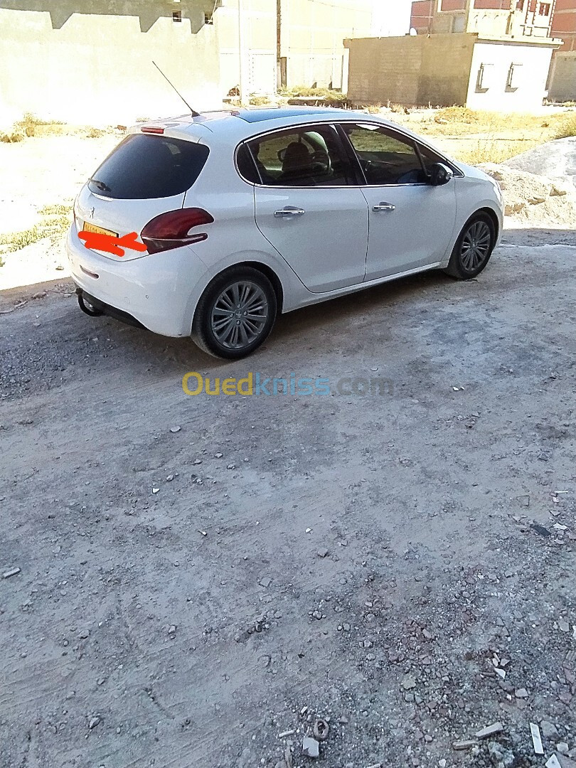 Peugeot 208 2015 Allure Facelift